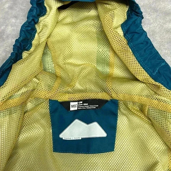 MEC - Infant/Toddler hooded windbreaker/rain jacket. - Picture 7 of 7